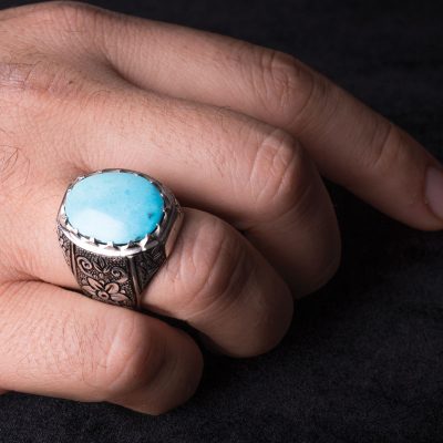 مهمترین معدن تولید فیروزه ایران در اطراف شهر نیشابور قرار دارد.