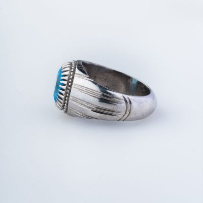 نمایی از رکاب دستساز نقره مدل فیلی، طرح شیاری (هنر استاد پارسا)