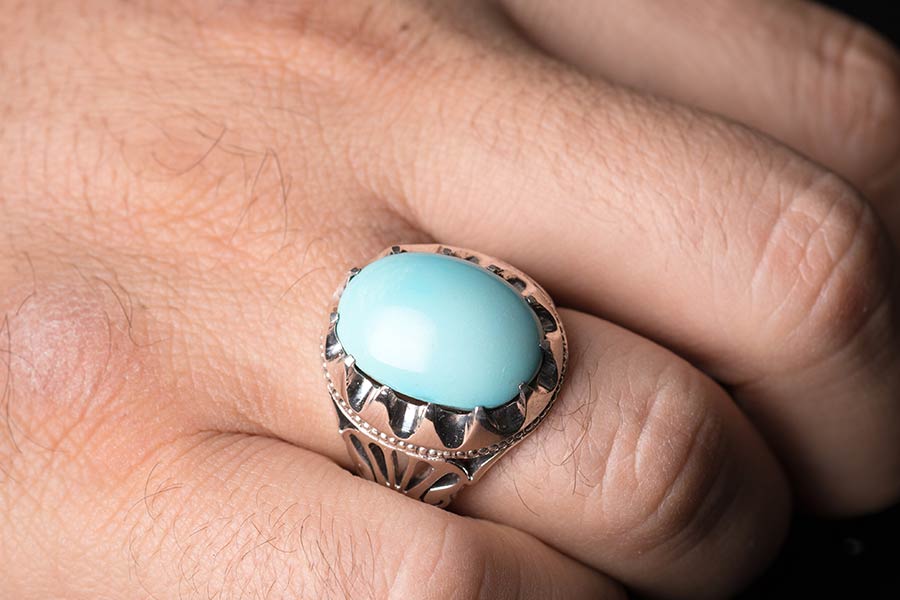 بسیاری بر این باورند که گوهر درمانی علمی تلقینی است.