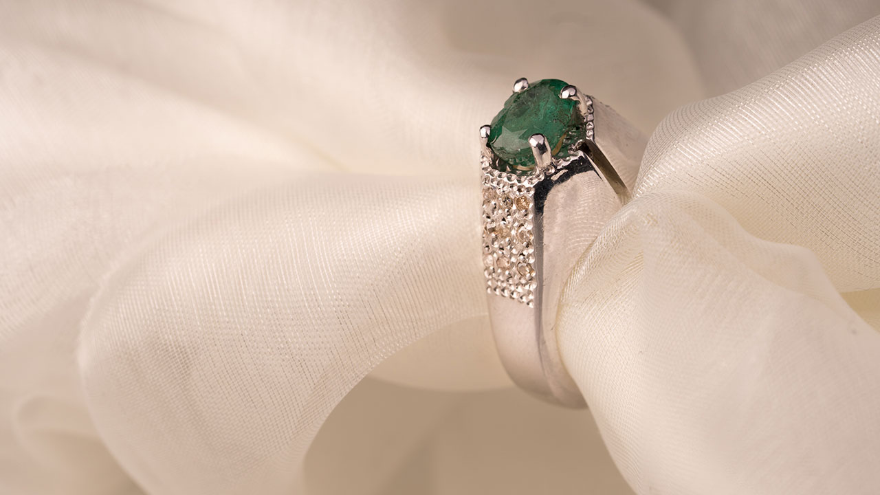 تمیز کردن انگشتر زمرد