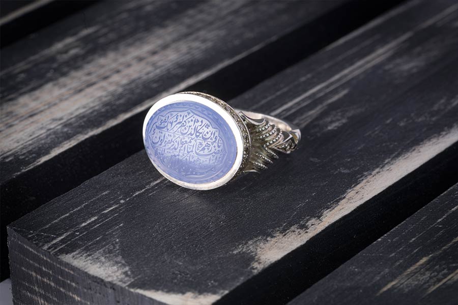 عقیق با تراش دامله و تحدب کم