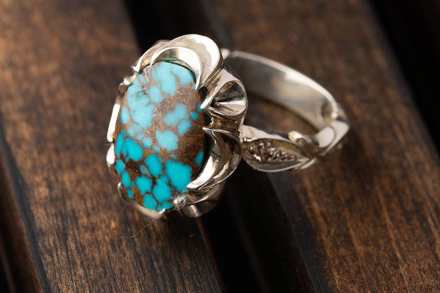 هر چه میزان طرح‌های شبکه عنکبوتی در فیروزه شجر منظم‌تر و زیباتر باشد، ارزش افزوده سنگ فیروزه بالاتر می‌رود.