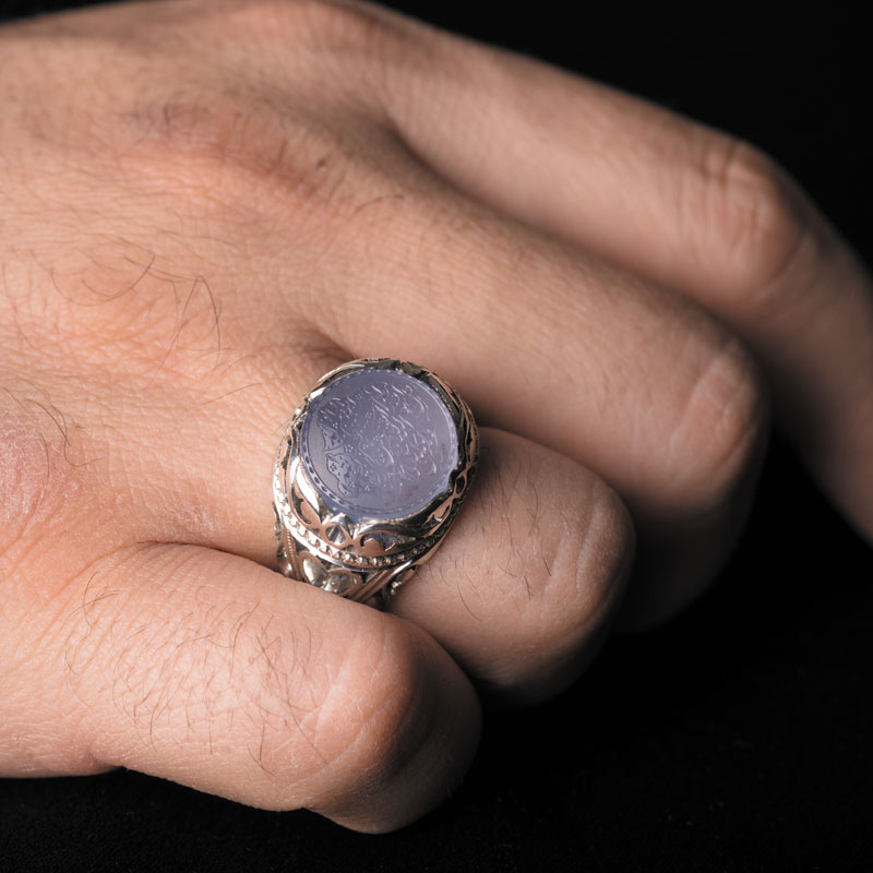 نگین آبی کبود یمن، مزین به حکاکی سوره توحید با امضاء قطره