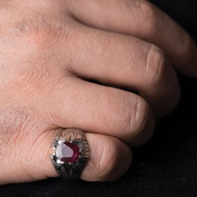 قیمت‌گذاری انواع یاقوت از قانون 4C پیروی می‌کند.