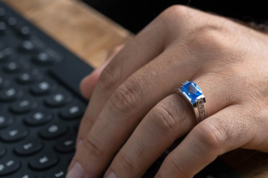 انگشتر توپاز آوش