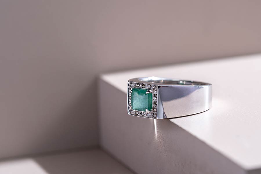 انگشتر زمرد میشان