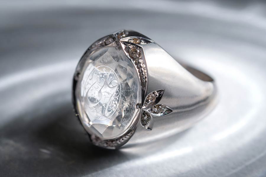 دُر نجف طبیعی هرگز حباب ندارد.