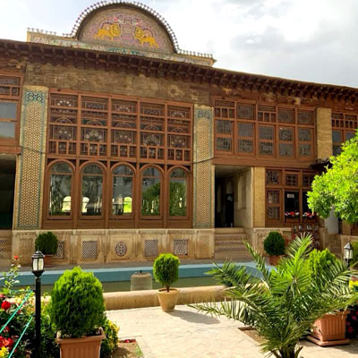 خانه‌ زینت‌الملوک از خانه‌های تاریخی قاجار است که در ضلع غربی باغ نارنجستان قوام قرار گرفته است.