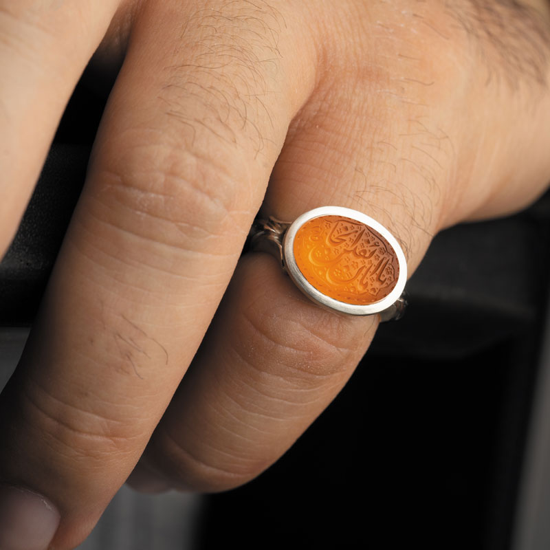 نگین عقیق پرتقالی یمن در ابعاد 13.5*10 با حکاکی یا أمان الخائفین و امضاء احمد