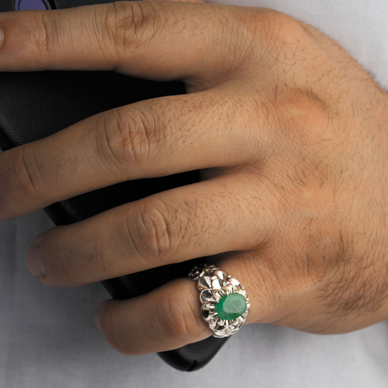 نگین زمرد سبز زامبیا با تراش چند وجهی و وزن 1.4 قیراط