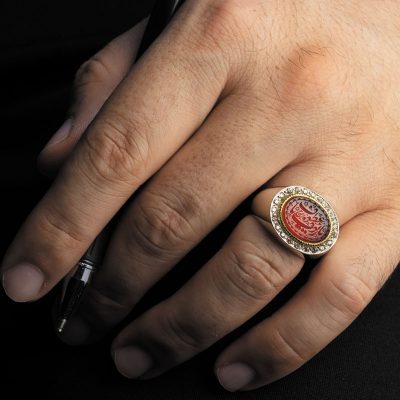 نگین عقیق قرمز یمن با نقش «یا رئوف و یا عطوف» و امضاء حیدر