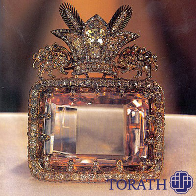 محمد علی میرزا سرانجام با تلاش مبارزان آزادی و نیروهای ملیگرا و پس از مذاکرات طولانی، موافقت کرد که دریای نور و برخی جواهرات دیگر را به خزانهداری سلطنت بازگرداند.