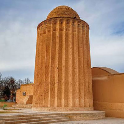 برج کاشانه بسطام سمنان از بناهای تاریخی دوران سلجوقی که با حفظ معماری زیبای خود، به حیات 900 ساله خود ادامه داده است.
