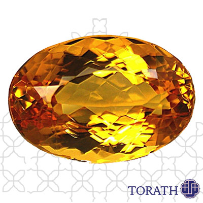 توپاز طلایی از جمله نگینهایی است که در نگاه اول با یاقوتهای زرد بسیار شفاف اشتباه گرفته میشود.