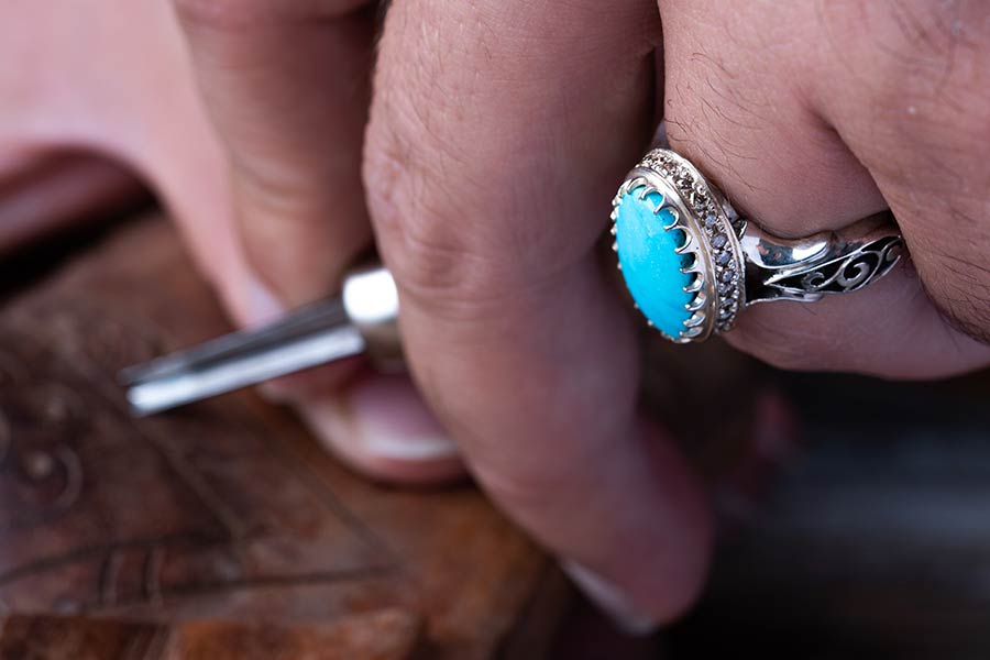 انگشتر آذرگان مزین به نگین فیروزه غنی دامغان