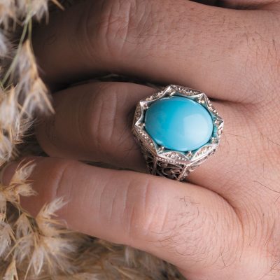 استفاده از جواهرات راه بیان مقابله با ترسها و وحشتهای مردم بعد از دو جنگ جهانی بودد.