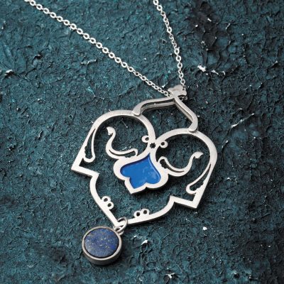 برای تمیز کردن و پاکسازی لاجورد نباید از مواد شیمیایی، حلال‌های خانگی، بخارشوی‌ها یا ابزارهای مافوق صوت استفاده کنید.