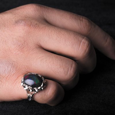 نگین اوپال مشکی اتیوپی با وزن 4 قیراط و تراش دامله