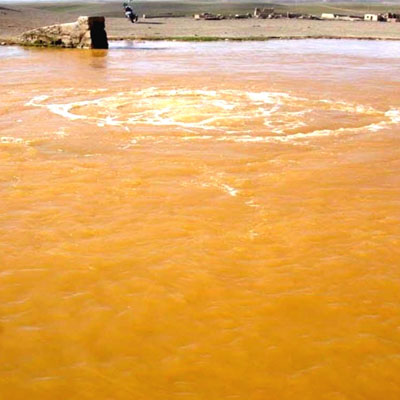 چشمه تنگیز، از مهم‌ترین چشمه‌های آب معدنی در روستای باباگرگر کردستان است که درمانگر بسیاری از بیماری‌ها است.