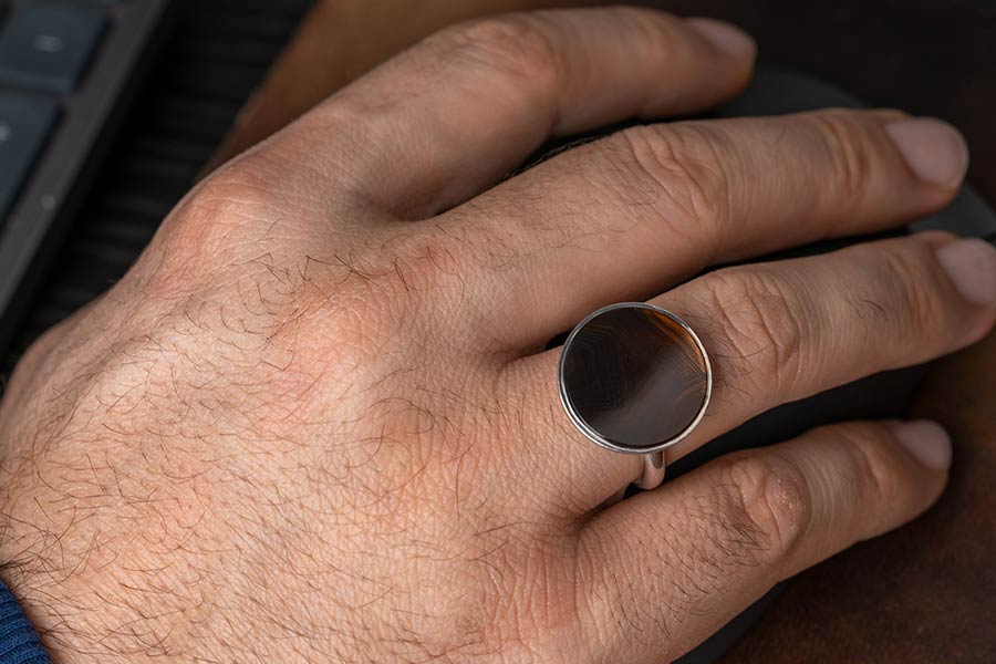 انگشتر عقیق قهوه‌ای هایکا