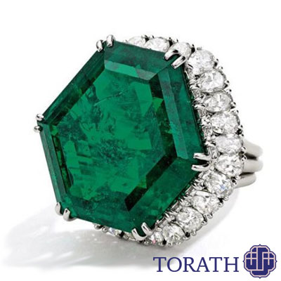 زمرد افسانه‌ای Stotesbury در سال 1946 به هری وینستون فروخته شد و او این سنگ بی‌نظیر را به صورت انگشتر درآورد.