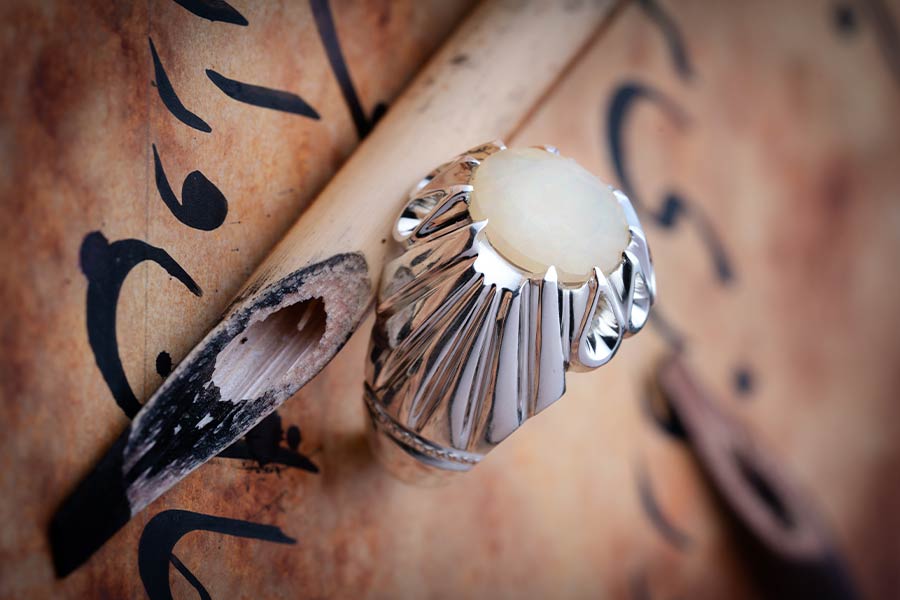 انگشتر اوپال زُردان با رکاب طرح شبکه