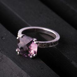 نگین آمیتیست بنفش تایلند با ترش چندوجهی، وزن 2.5 قیراط