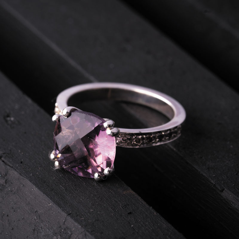 نگین آمیتیست بنفش تایلند با ترش چندوجهی، وزن 2.5 قیراط