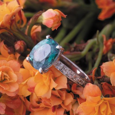 نگین توپاز سبز نیجریه با تراش چند وجهی، وزن 2.5 قیراط