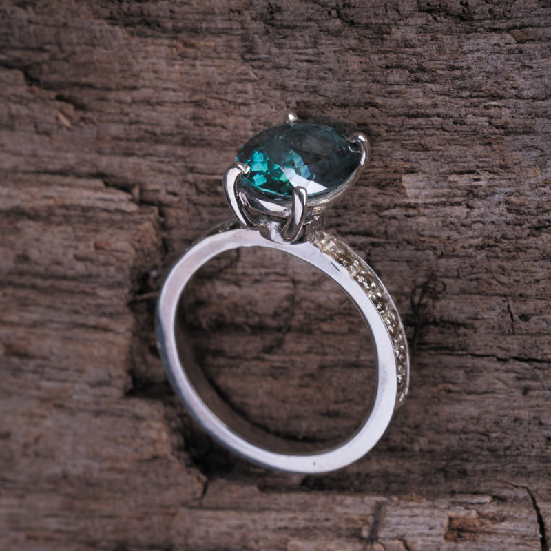 انگشتر توپاز بُراق