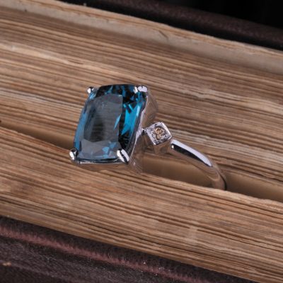 نگین توپاز آبی لندنی نیجریه با تراش چندوجهی، وزن 3 قیراط