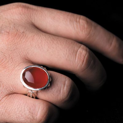 عاقبت هر کس که انگشتر عقیق به دست کند، خیر و نیک خواهد بود.