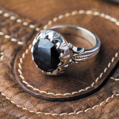 رنگ سیاه، آبی و خاکستری بسیار تیره از دسته سفایر فانتزی هستند.