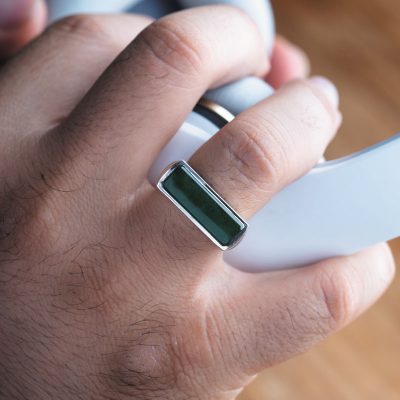 یشم اقبال و رفاه را برای صاحب خود به همراه دارد.