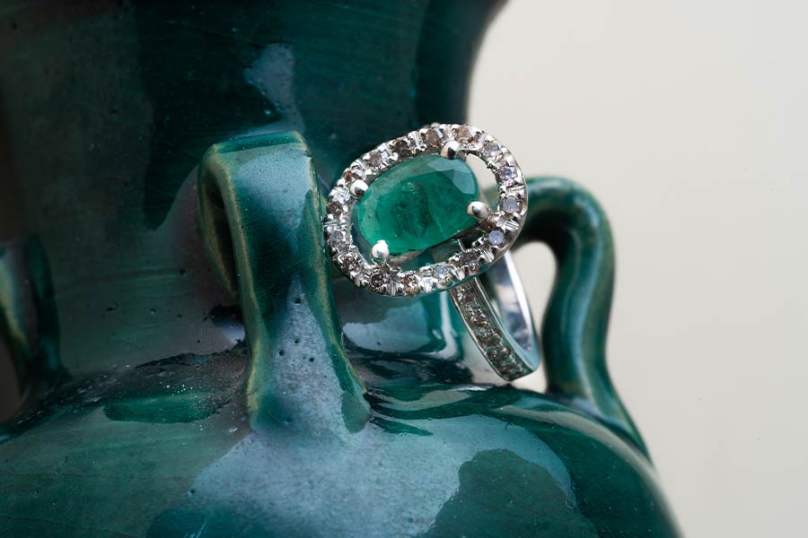 انگشتر زمرد ثریا