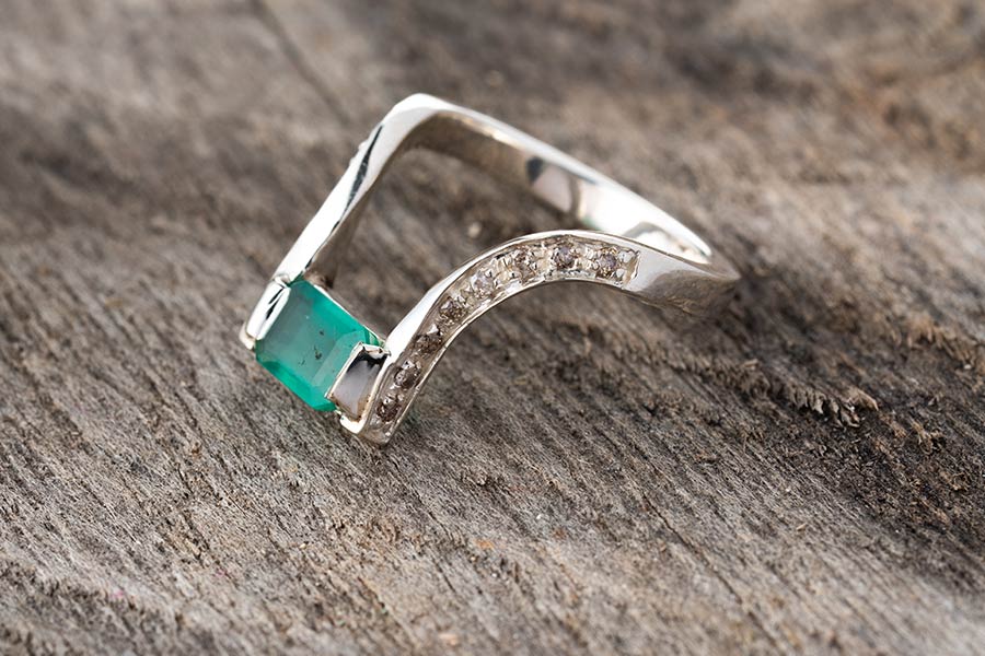 انگشتر زمرد دریاچه قو