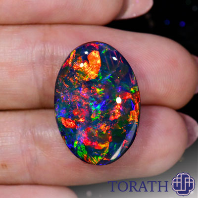 اوپال تیره محبوب‌ترین عضو خانواده اوپال‌هاست که عموماً با تکنیک‌های مختلفی مانند دوداندود، پختن و ... به تولید آن پرداخته می‌شود.