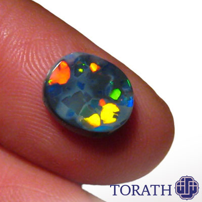 بهترین و تجاری‌ترین نوع تراش اوپال، سطح مقطع بیضی و دایره‌ای است.