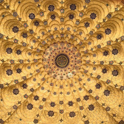 مسجد جامع آدینه (عتیق) شیراز اولین هسته مذهبی شهر شیراز است که دارای 6 ورودی در اضلاع مختلف می‌باشد.