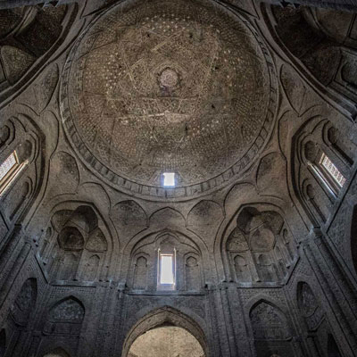 گنبد تاج الملک یا گنبد خاکی، یکی از زیباترین گنبدهای آجری جهان است که به سبک رازی ساخته شده