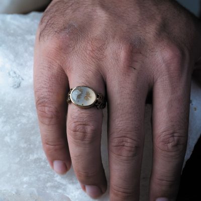 استفاده از انگشترهایی با سنگ‌های قیمتی، تنها می‌تواند مکمل درمان باشد.