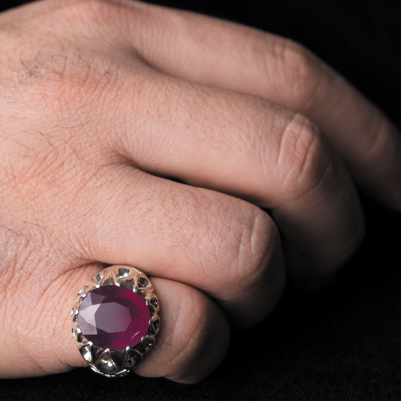 نگین یاقوت سرخ آفریقا با تراش چندوجهی، وزن 10 قیراط