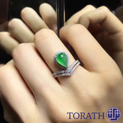 تشخیص یشم نوع A از B بسیار دشوار است و برای آن حتماً باید به یک آزمایشگاه مجهز مراجعه شود.