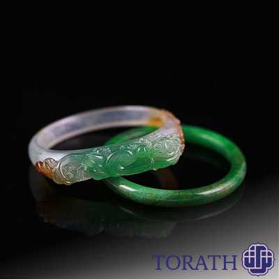 در 3000 سال قبل از میلاد، یشم به "یو" یا "گوهر سلطنتی" معروف شد.