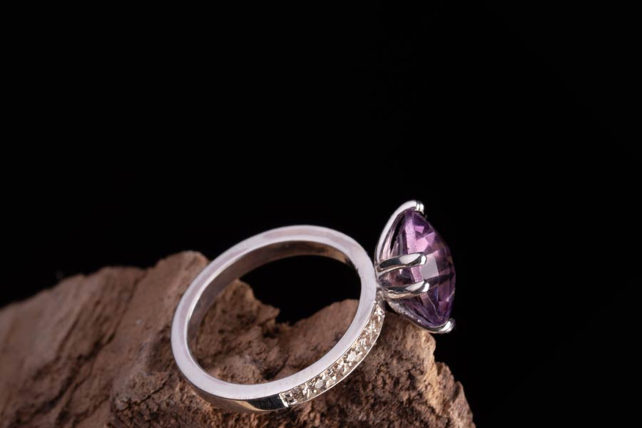 انگشتر آمیتیست دشت لار با رکاب دستساز نقره طرح سولیتر