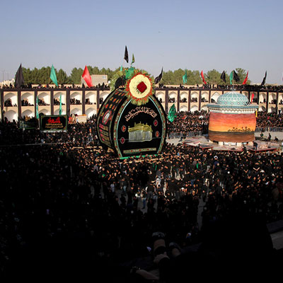 مراسم نخل گردانی یزد یکی از مراسم بزرگ مربوط به محرم است که در آن نخل چوبی عظیم و نمادین را حمل می‌کنند.