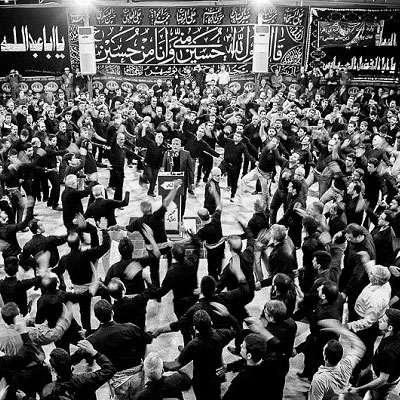 مراسم یزله خوانی بوشهر یکی از رسوم دیرین عزاداری ماه محرم است که به شیوه‌ای خواص و شور انگیز در بوشهر برگزار می‌شود.