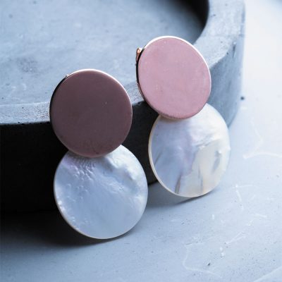 صدفهای Nautilus مورد توجه بسیاری از مجموعهداران قرار داشته و جواهرات نفیسی از آنها ساخته میشود.