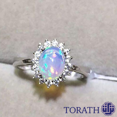 اوپال کریستالی برای یک طراح جواهر یک چالش جدی است