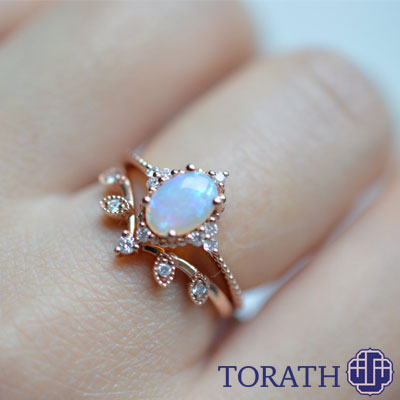 اوپال به شما یادآوری می‌کند که عشق چیز زیبایی است.